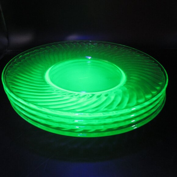 Four Depression Uranium Glass Plates - Picture 1 of 7